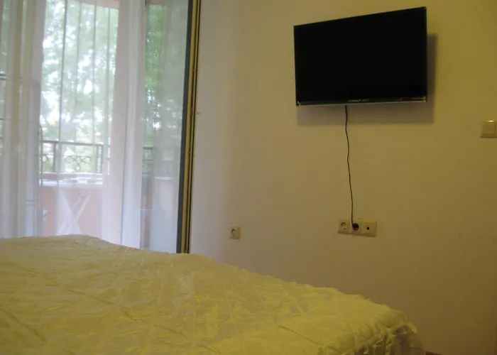 Aphrodite Roce Apartman *