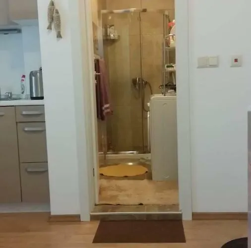 Aphrodite Roce Apartman *